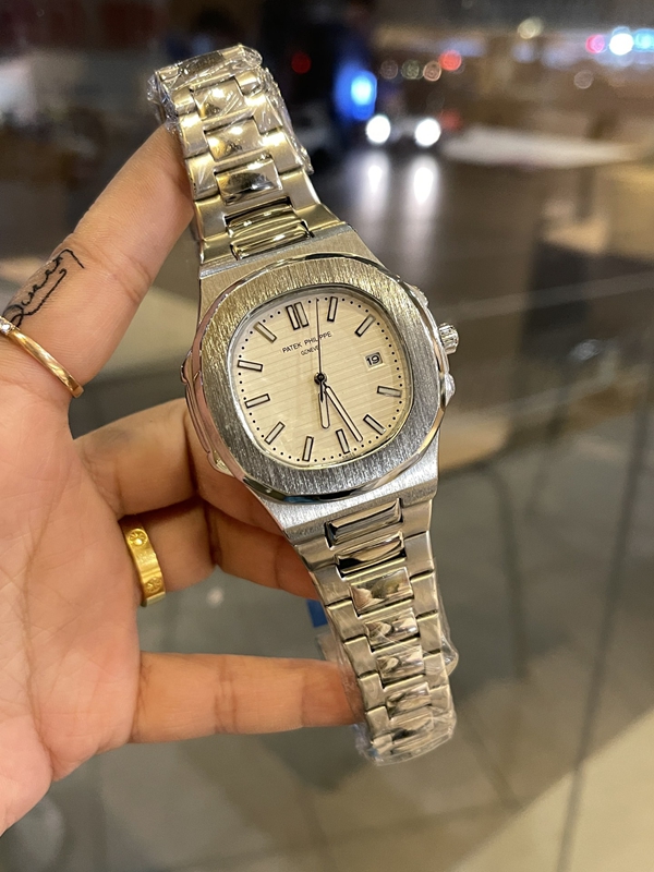 ブランド時計背面デザイン